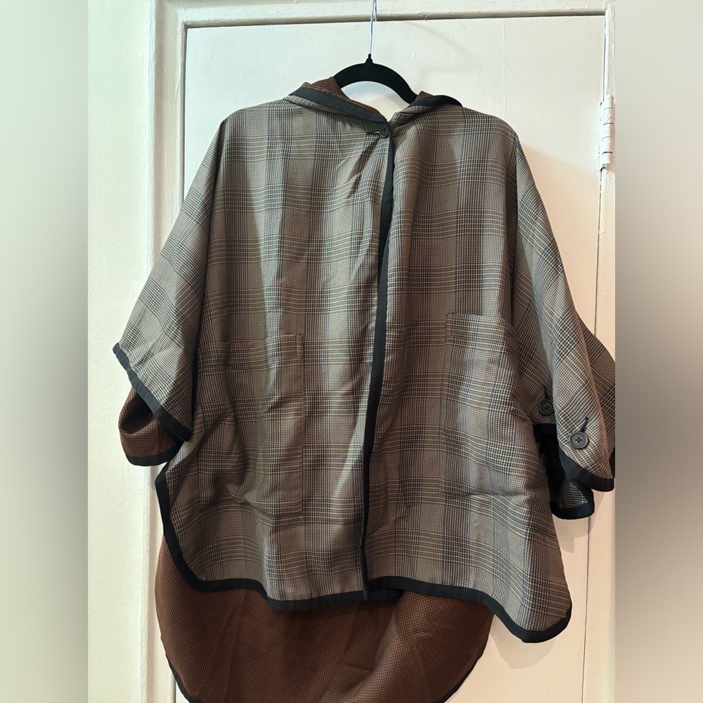 Cabi Baskerville Hooded Cape, perfect for Fall!
